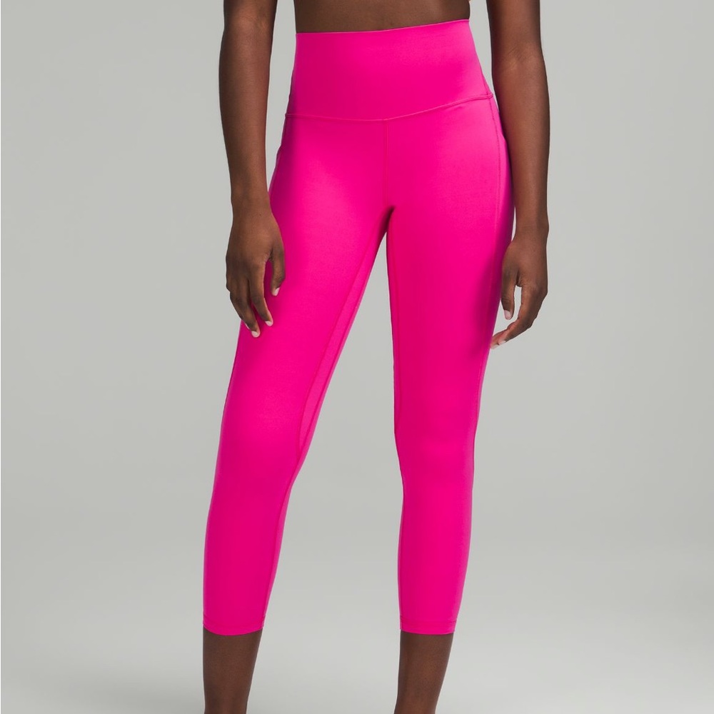 Lululemon Athletica Align 25” with pockets Sonic Pink. Good Condition. Size 6